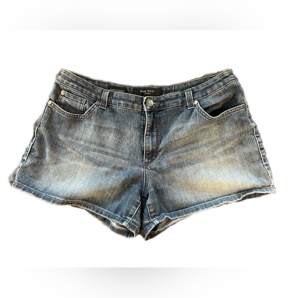 Nine West Santa Monica denim jean shorts. Size 14/32